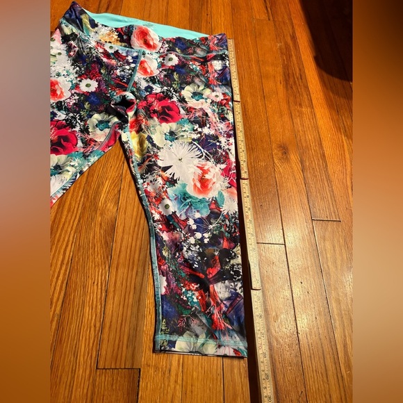 Spalding Floral Print Athletic Capri Leggings - Picture 4 of 7